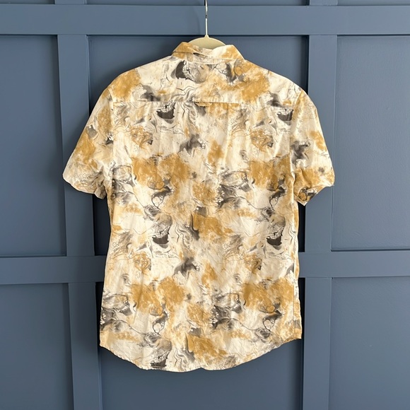 Men’s denim & flower short sleeve button down shirt medium tan - Picture 2 of 3